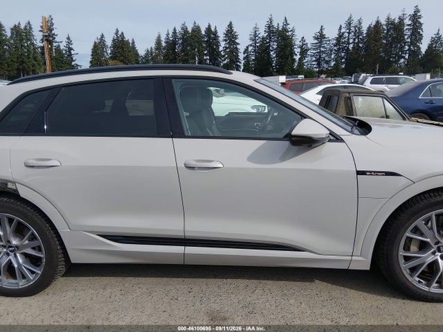 2021 Audi E-tron Prestige Quattro მანქანა იყიდება აუქციონზე, vin: WA1VABGE8MB003202, აუქციონის ნომერი: 46100695