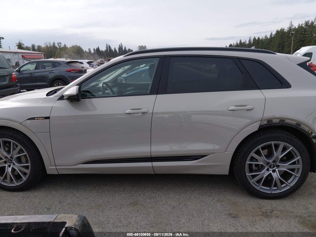 2021 Audi E-tron Prestige Quattro მანქანა იყიდება აუქციონზე, vin: WA1VABGE8MB003202, აუქციონის ნომერი: 46100695