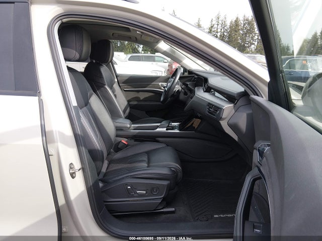 2021 Audi E-tron Prestige Quattro მანქანა იყიდება აუქციონზე, vin: WA1VABGE8MB003202, აუქციონის ნომერი: 46100695