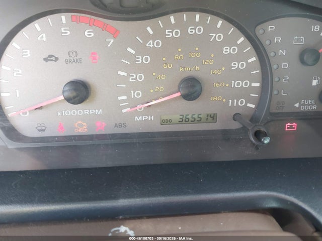 46100703 :رقم المزاد ، 5TDZT34A34S212557 vin ، 2004 Toyota Sequoia Sr5 V8 مزاد بيع
