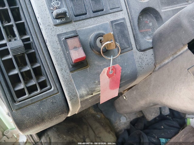 Продажа на аукционе авто 2001 Freightliner Medium Conventional Fl60, vin: 1FV3GJAC21HH10583, номер лота: 46100719