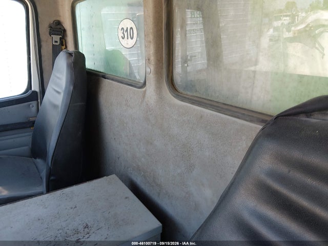 Продажа на аукционе авто 2001 Freightliner Medium Conventional Fl60, vin: 1FV3GJAC21HH10583, номер лота: 46100719