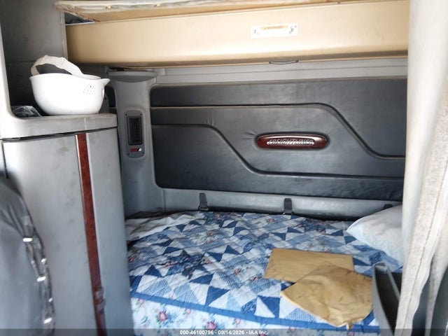 Продажа на аукционе авто 2002 Freightliner Conventional St120, vin: 1FUJBBCG72PK19611, номер лота: 46100796