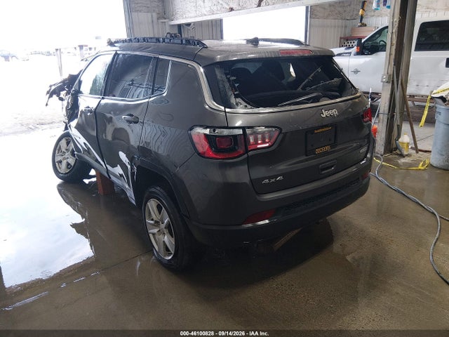 46100828 :رقم المزاد ، 3C4NJDBBXNT216599 vin ، 2022 Jeep Compass Latitude 4x4 مزاد بيع