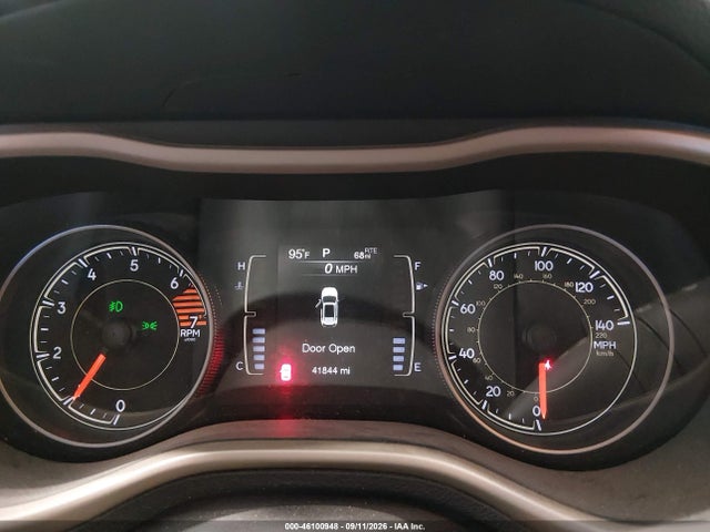 46100948 :رقم المزاد ، 1C4PJMCB8JD559256 vin ، 2018 Jeep Cherokee Latitude 4x4 مزاد بيع