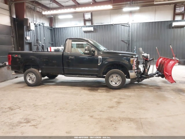 46101005 :رقم المزاد ، 1FTBF2B6XJEC48703 vin ، 2018 Ford F-250 Xl مزاد بيع