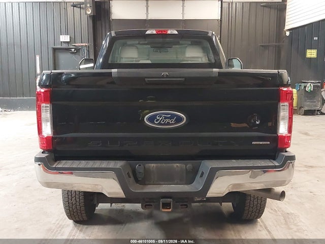46101005 :رقم المزاد ، 1FTBF2B6XJEC48703 vin ، 2018 Ford F-250 Xl مزاد بيع