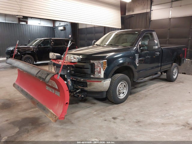 46101005 :رقم المزاد ، 1FTBF2B6XJEC48703 vin ، 2018 Ford F-250 Xl مزاد بيع