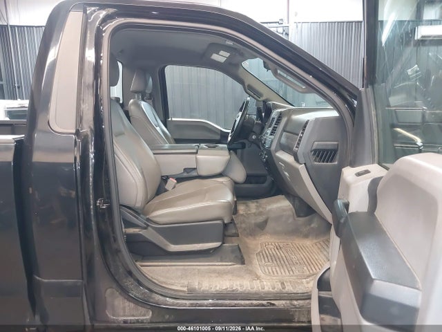 46101005 :رقم المزاد ، 1FTBF2B6XJEC48703 vin ، 2018 Ford F-250 Xl مزاد بيع