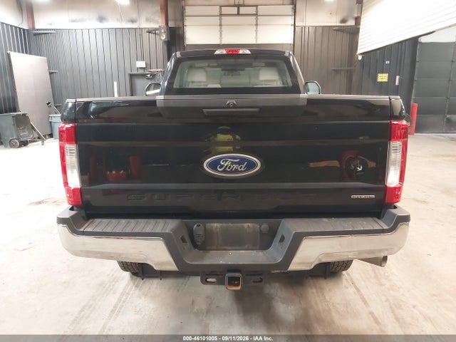 46101005 :رقم المزاد ، 1FTBF2B6XJEC48703 vin ، 2018 Ford F-250 Xl مزاد بيع