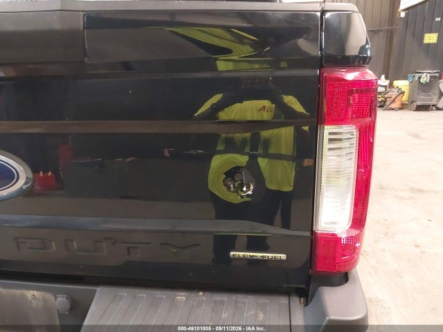 46101005 :رقم المزاد ، 1FTBF2B6XJEC48703 vin ، 2018 Ford F-250 Xl مزاد بيع