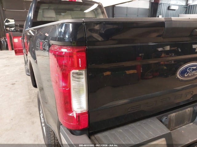 46101005 :رقم المزاد ، 1FTBF2B6XJEC48703 vin ، 2018 Ford F-250 Xl مزاد بيع