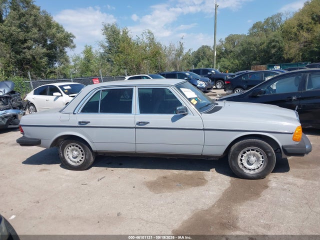 1983 Mercedes-benz 300 Dt მანქანა იყიდება აუქციონზე, vin: WDBAB33A3DB029635, აუქციონის ნომერი: 46101121