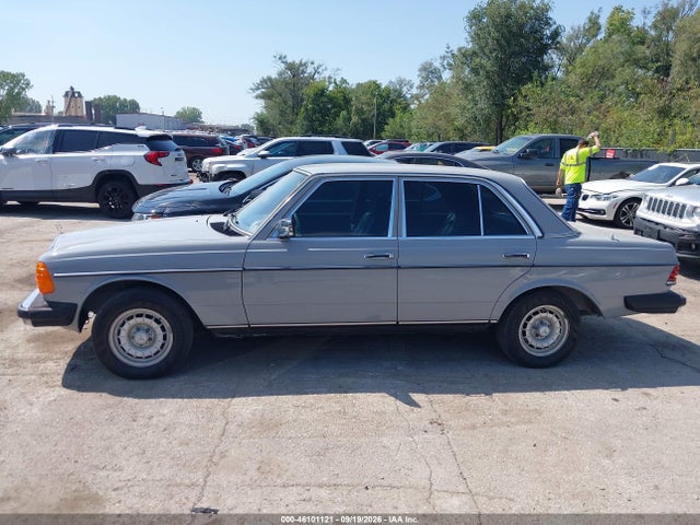 1983 Mercedes-benz 300 Dt მანქანა იყიდება აუქციონზე, vin: WDBAB33A3DB029635, აუქციონის ნომერი: 46101121