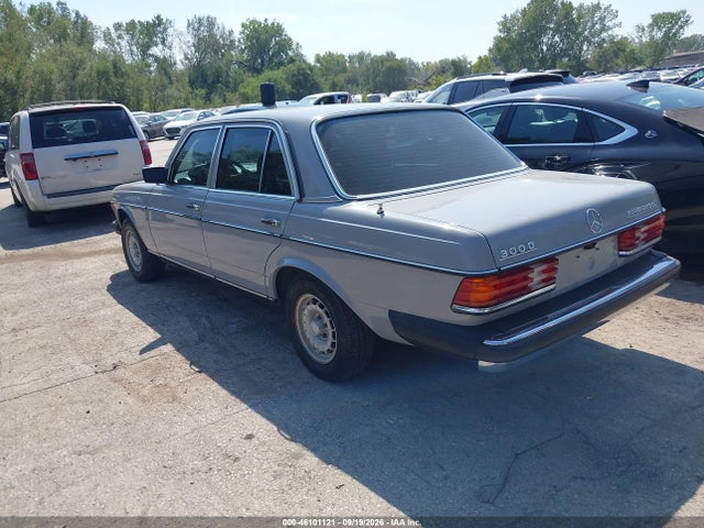 1983 Mercedes-benz 300 Dt მანქანა იყიდება აუქციონზე, vin: WDBAB33A3DB029635, აუქციონის ნომერი: 46101121