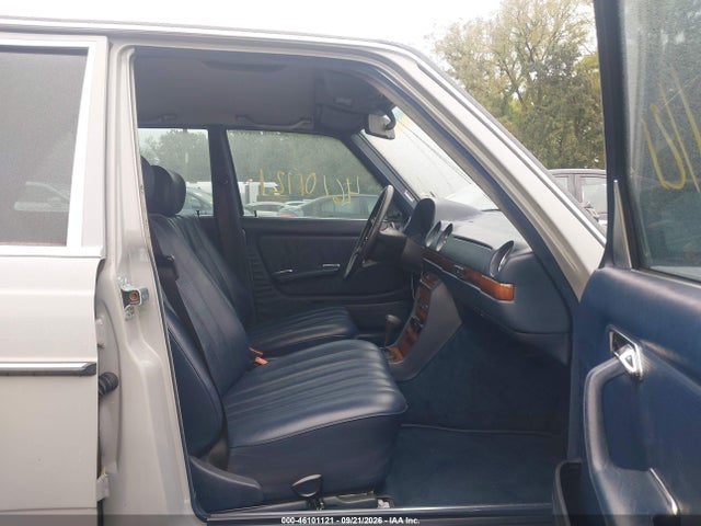 1983 Mercedes-benz 300 Dt მანქანა იყიდება აუქციონზე, vin: WDBAB33A3DB029635, აუქციონის ნომერი: 46101121