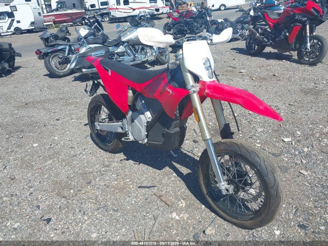 46101219 :رقم المزاد ، UDUEX1AE7SA003106 vin ، 2025 Stark Future Enduro مزاد بيع