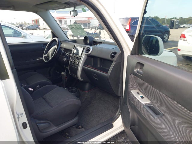 46101238 :رقم المزاد ، JTLKT324250171166 vin ، 2005 Scion Xb مزاد بيع