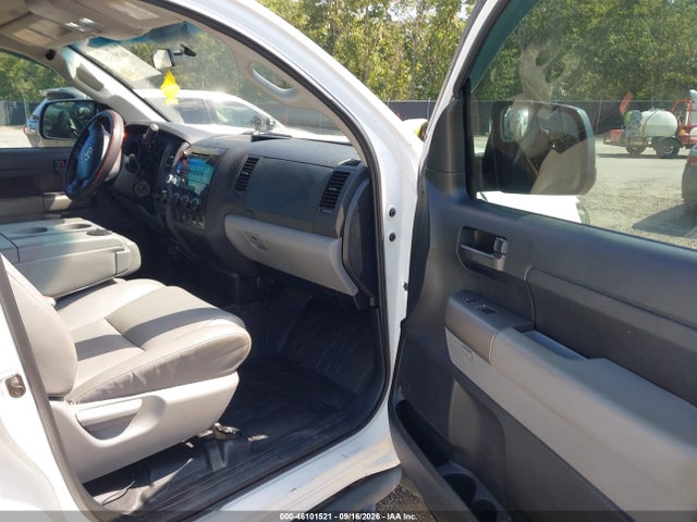 Продажа на аукционе авто 2011 Toyota Tundra Grade 5.7l V8, vin: 5TFRY5F12BX106456, номер лота: 46101521