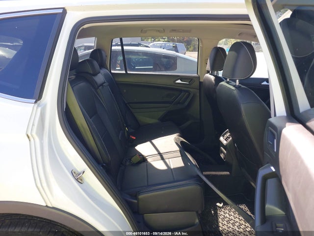 46101653 :رقم المزاد ، 3VV2B7AXXMM043644 vin ، 2021 Volkswagen Tiguan 2.0t Se/2.0t Se R-line Black/2.0t Sel مزاد بيع