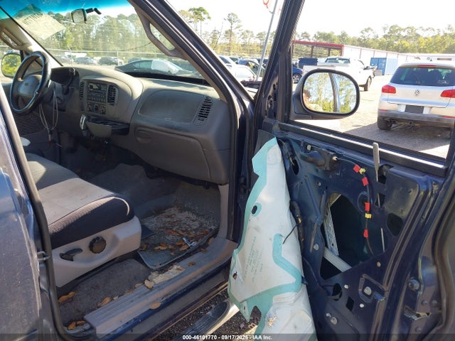 46101770 :رقم المزاد ، 1FTRW08L02KB41176 vin ، 2002 Ford F-150 Lariat/xlt مزاد بيع