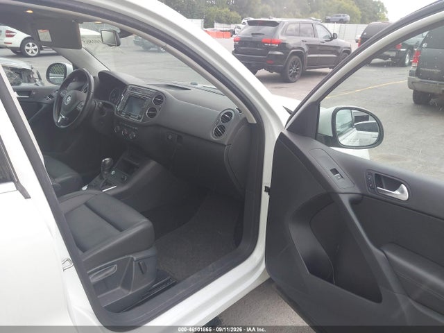 Продажа на аукционе авто 2016 Volkswagen Tiguan Se, vin: WVGAV7AX0GW515433, номер лота: 46101865