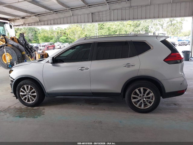46101939 :رقم المزاد ، KNMAT2MTXHP509818 vin ، 2017 Nissan Rogue Sv مزاد بيع