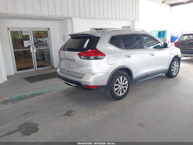 46101939 :رقم المزاد ، KNMAT2MTXHP509818 vin ، 2017 Nissan Rogue Sv مزاد بيع