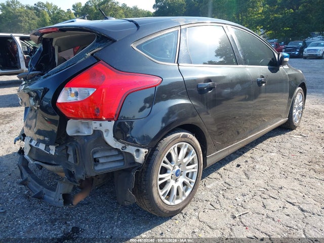 46102040 :رقم المزاد ، 1FAHP3K20CL107251 vin ، 2012 Ford Focus Se مزاد بيع