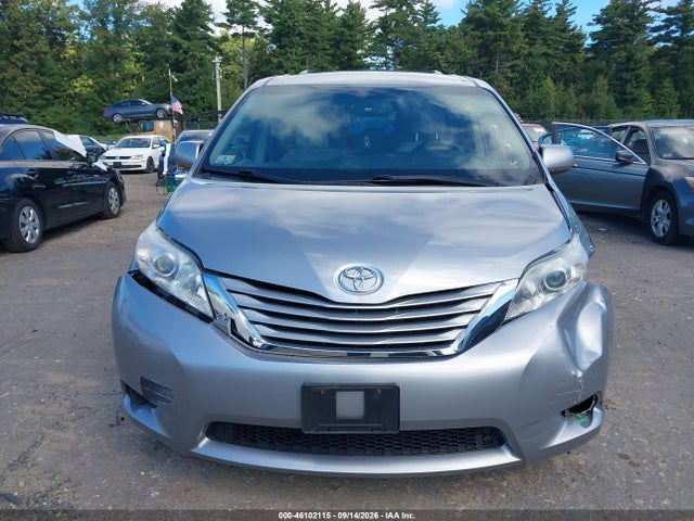 5TDKZ3DC3HS785644 Toyota Sienna Le 8 Passenger