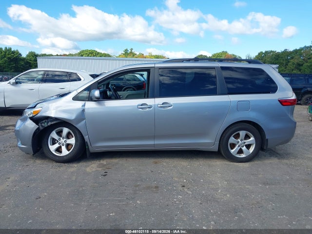 5TDKZ3DC3HS785644 Toyota Sienna Le 8 Passenger
