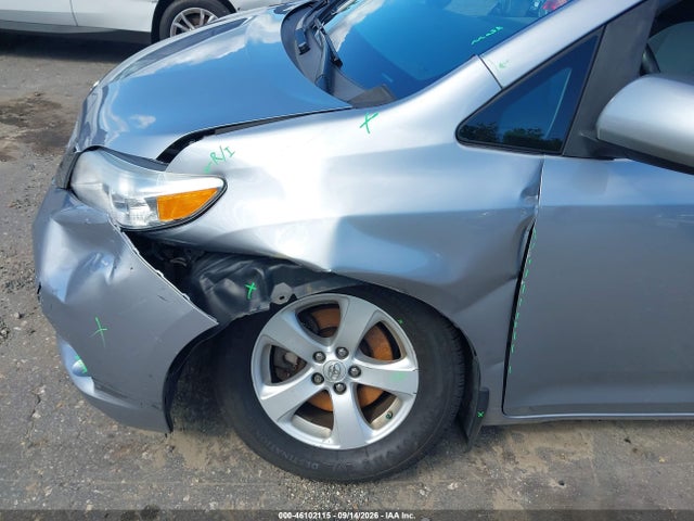 5TDKZ3DC3HS785644 Toyota Sienna Le 8 Passenger