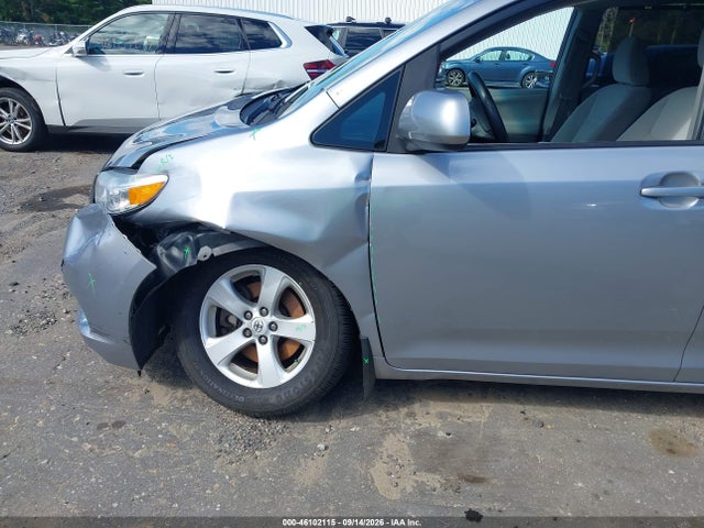 5TDKZ3DC3HS785644 Toyota Sienna Le 8 Passenger