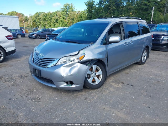 5TDKZ3DC3HS785644 Toyota Sienna Le 8 Passenger