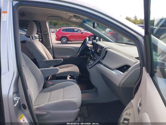 5TDKZ3DC3HS785644 Toyota Sienna Le 8 Passenger