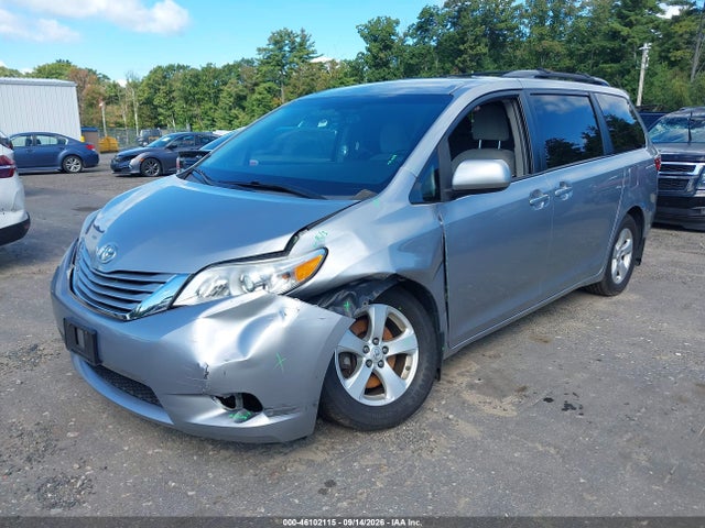5TDKZ3DC3HS785644 Toyota Sienna Le 8 Passenger