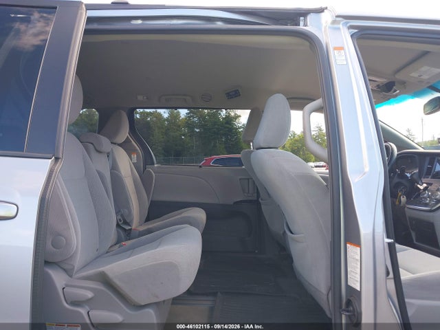 5TDKZ3DC3HS785644 Toyota Sienna Le 8 Passenger