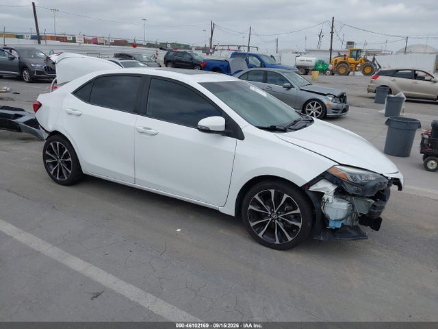 Toyota COROLLA SE 2018 5YFBURHE4JP800535 головне зображення