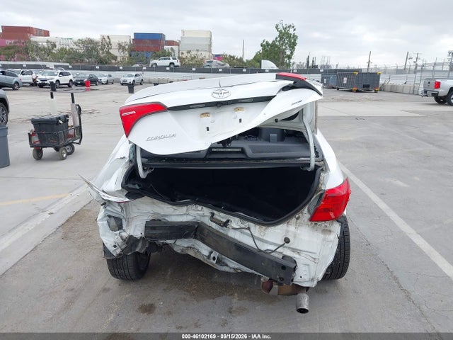 Toyota COROLLA SE 2018 5YFBURHE4JP800535 Image 16