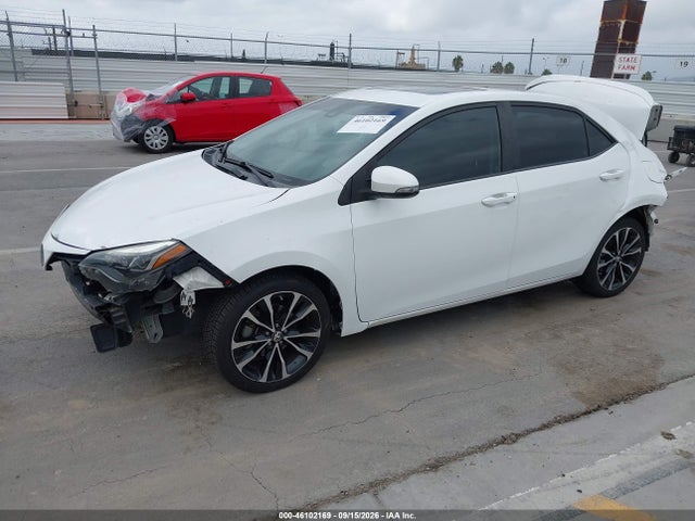 Toyota COROLLA SE 2018 5YFBURHE4JP800535 Image 2