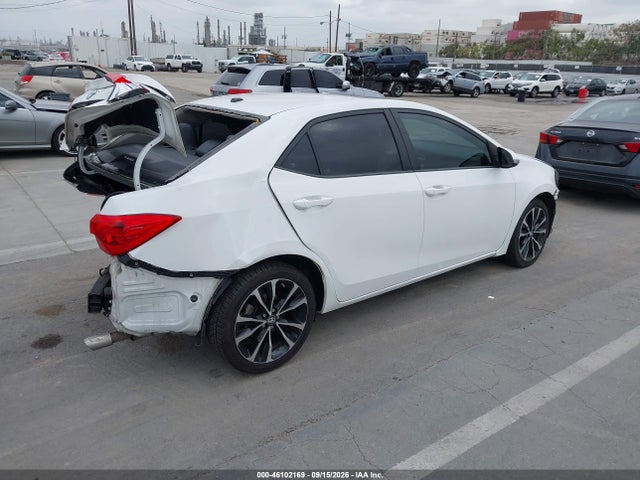 Toyota COROLLA SE 2018 5YFBURHE4JP800535 Image 4