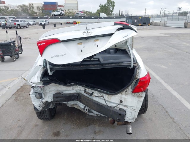 Toyota COROLLA SE 2018 5YFBURHE4JP800535 Image 6