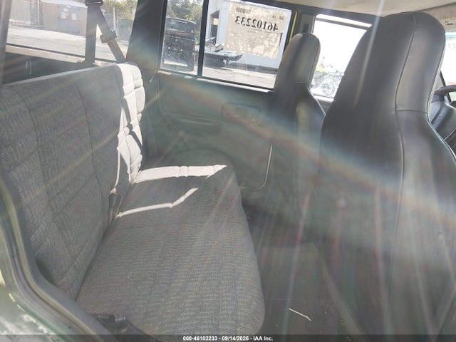 Продажа на аукционе авто 2000 Jeep Cherokee Sport, vin: 1J4FF48S3YL236524, номер лота: 46102233