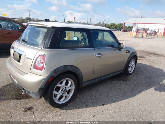 46102272 :رقم المزاد ، WMWSU3C59BT181670 vin ، 2011 Mini Cooper مزاد بيع