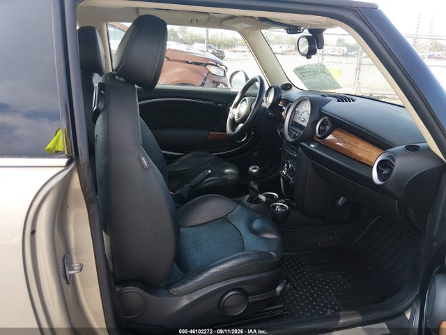 46102272 :رقم المزاد ، WMWSU3C59BT181670 vin ، 2011 Mini Cooper مزاد بيع