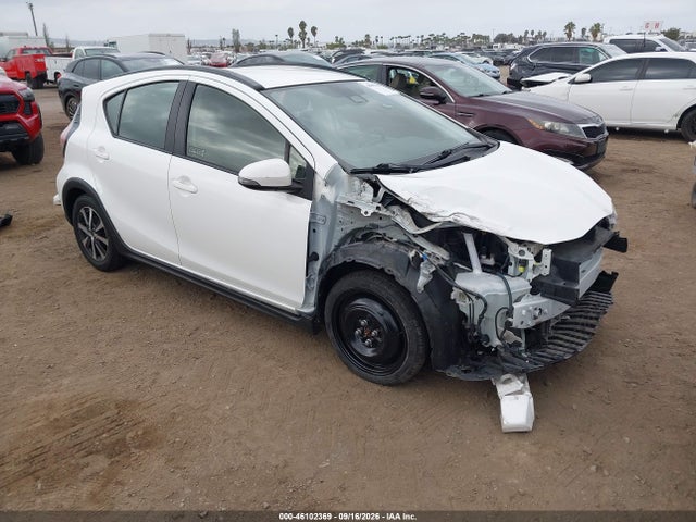 Продаж на аукціоні авто 2018 Toyota Prius C Two, vin: JTDKDTB35J1599608, номер лоту: 46102369