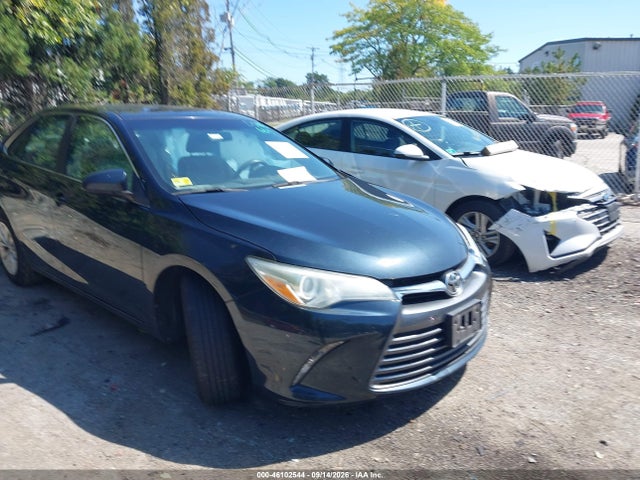 46102544 :رقم المزاد ، 4T4BF1FK7FR449815 vin ، 2015 Toyota Camry Le مزاد بيع
