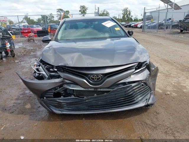 2018 Toyota Camry Le მანქანა იყიდება აუქციონზე, vin: 4T1B11HKXJU058270, აუქციონის ნომერი: 46102604