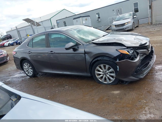 2018 Toyota Camry Le მანქანა იყიდება აუქციონზე, vin: 4T1B11HKXJU058270, აუქციონის ნომერი: 46102604
