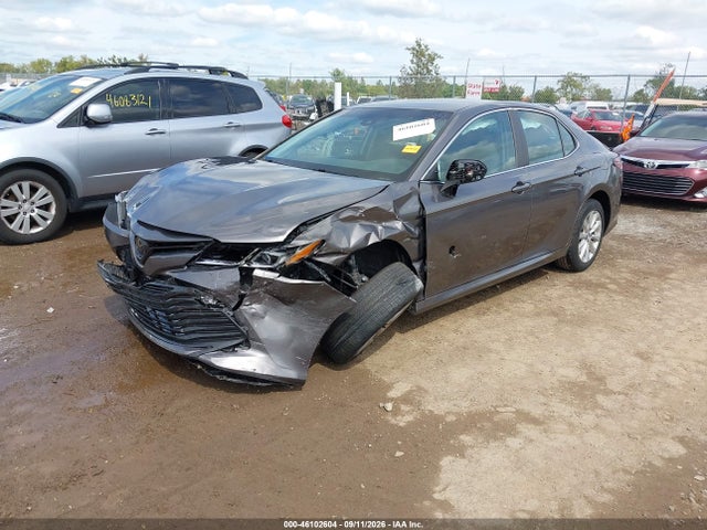 2018 Toyota Camry Le მანქანა იყიდება აუქციონზე, vin: 4T1B11HKXJU058270, აუქციონის ნომერი: 46102604